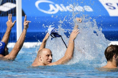 "DELFINI" TREĆI NA SVETU: Potopljena Grčka