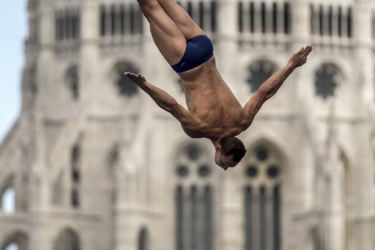 ...jer se u pozadini vidi...