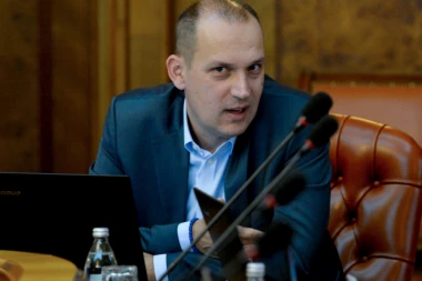 LONČAR O 100 DANA VLADE: Radi se po istom pelceru kao kada je Vučić bio premijer!