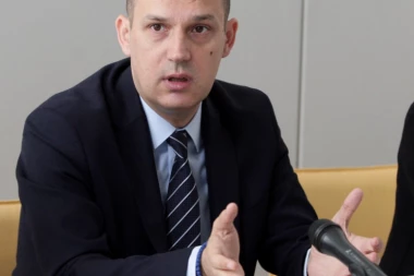 MINISTAR LONČAR: Zdravstvu najveće povećanje plata