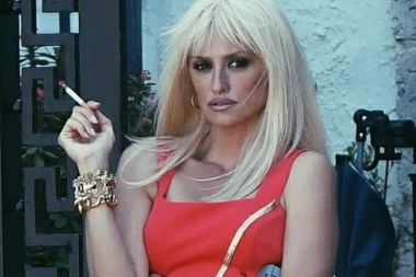 NE LIČI NA SEBE: Penelope Kruz se ofarbala U PLAVO!