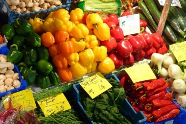 PRIVREDNI RAT: Hrvatska povećala takse na uvoz voća i povrća iz Srbije