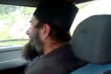 (VIDEO 18+) ZASENIO KAČAVENDU Pogledajte perverznu pesmu popa o Severini