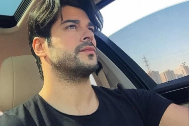 OPKOLILE GA OBOŽAVATELJKE! Ceo trg očišćen zbog Buraka!