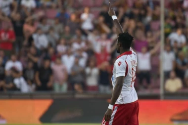 CRVENO-BELI SJAJNI U PRAGU: Kakva Zvezda, strašna Zvezda!