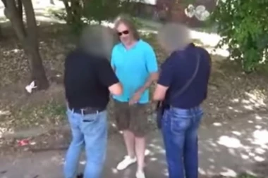 UCENJIVAČ ANĐUS PUŠTEN IZ OKRUŽNOG ZATVORA: Kontroverzni novinar se brani sa slobode