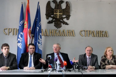 Radikali: Dati diplomatski status rusko-srpskom centru