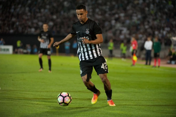 LEONARDO ZAMALO NIJE UGASIO PARTIZAN: Afera oko Brazilca POTRESLA Humsku!