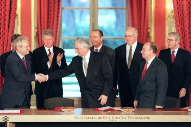 Švajcarci o truloj Bosni: Dejtonski monstrum od 14 vlada i 120 ministara