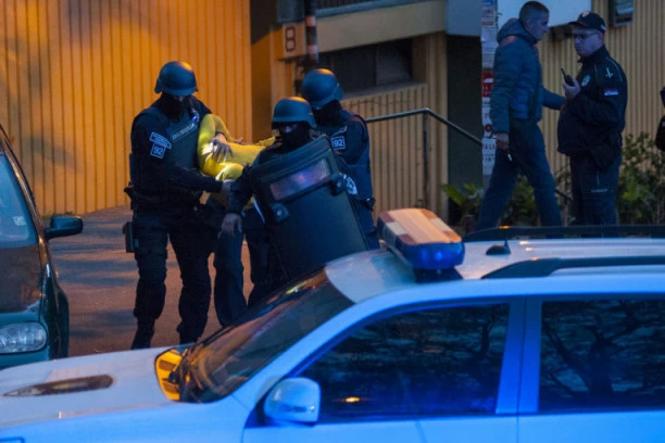 Hapšenje u Leskovcu: Upao u kladionicu sa nožem i odneo novac