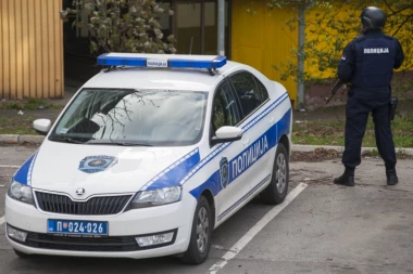 NEVEROVATNO: Video policajca koji mu je uhapsio sina u Sokobanji, prišao mu i nokautirao ga posred face