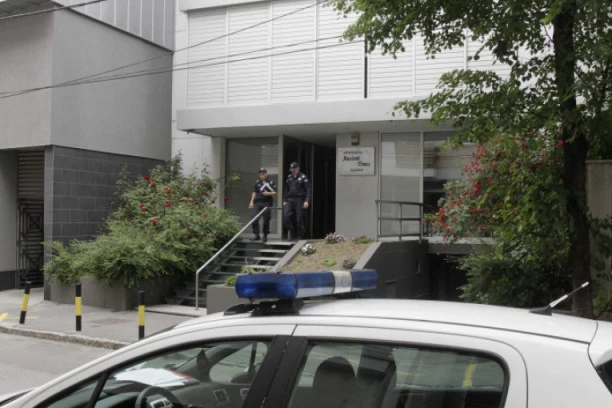 (VIDEO) Belaj u Požarevcu: Dve devojke se posvađale u pekari, a onda je nastao opšti haos!