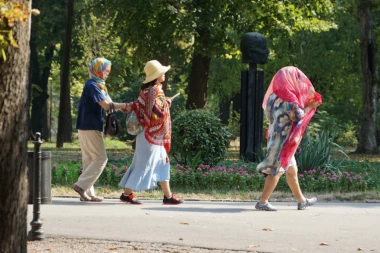 I DANAS VRELO U SRBIJI: Uveče se vreme naglo menja, a tek stižu nepogode!