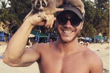 PEVAČ POKAZAO MIŠIĆE: Saša Kovačević opet zaludeo žene!