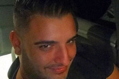 ŠTA ĆE MU ŽENA REĆI:  Darko Lazić stavio minđušu!