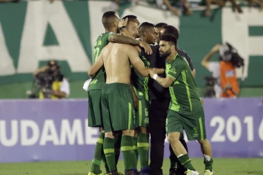 ŽIVOT REŽIRA NAJLEPŠE FILMOVE: Preživeo pad aviona, igrao protiv Mesija i dobio njegov dres