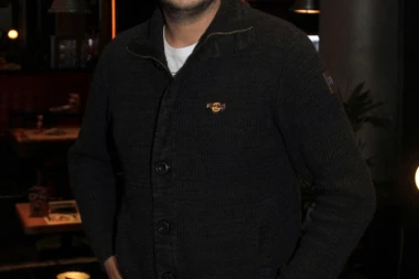 Ovaj trubač večeras svira Naomi Kembl!