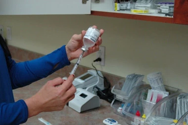 Američka eksperimentalna vakcina uspešno proizvela antitela protiv korone