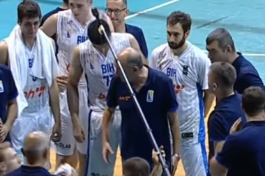 (VIDEO) PROZOR MORA NOĆAS PASTI: Duško Vujošević novim motivacionim govorom oduševio Bosance!