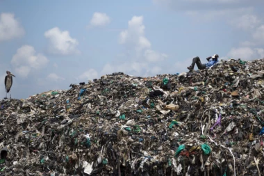 LICEMERNI ORGANIZATORI EKOLOŠKOG USTANKA SAMI SEBI USKOČILI U STOMAK: Ko zaista uklanja smeće a ko nas njime zatrpava?