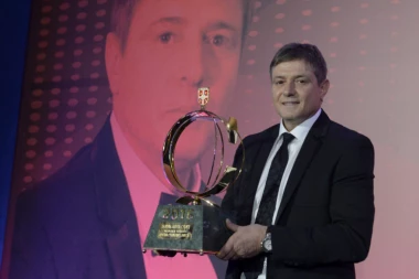 PIKSI RAZBIJA PO KINI: Pao i Kapelo