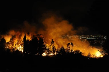 POŽARI PREVAZILAZE GRANICE: U opasnosti manastir!