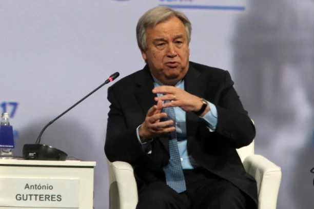 GENERALNI SEKRETAR UN UPOZOROVA DA DOLAZE CRNI DANI: Svetu preti uragan kriza