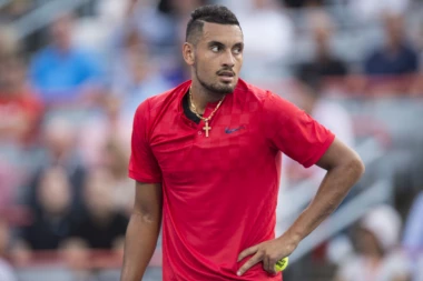 (VIDEO) IMA LI KRAJA LUDILU? Kirjos ponovo psovao sudiju i lomio reket!