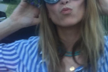 Sestra Marka Jarića prošetala u IZAZOVNOM kupaćem kostimu