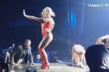 HAOS NA KONCERTU: Obezbeđenje satrlo fana Britni Spirs!