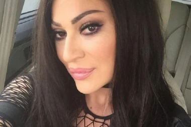 CECA BACILA FANOVE U TRANS OVOM PORUKOM: Ne procveta žena u određenim godinama, već sa određenim čovekom!