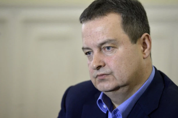 HAOS u studiju! Voditeljka isprovocirala Dačića: Je l' to hoćete, da kažem da SPS jedva čeka da padne Vučić? Nemojte da me zovete više uopšte!