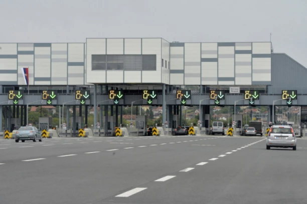 Sumnjivi prašak curio na sve strane: Čačanin uhapšen na naplatnoj rampi u Preljini!