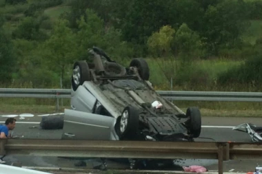 Dve nesreće na istom mestu: Dve osobe poginule, 11 povređeno