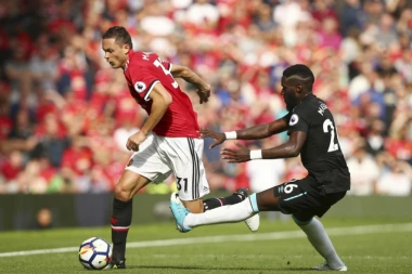 MAPET ŠOU, BENI HIL, MONTI PAJTON: Sprdnja navijača Čelsija na račun prodaje Matića!