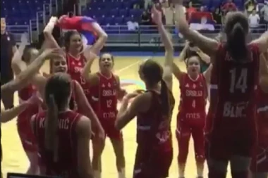 MLADE KOŠARKAŠICE ZA PRIMER: Srpkinje i Hrvatice zajedno slave (VIDEO)