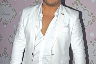 Pijanog Lazića domaćin izbacio sa svadbe!