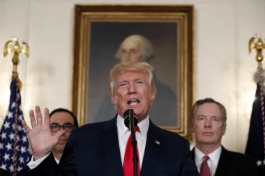 TRAMP DREŠI KESU: Daje milion dolara za pomoć žrtvama Harvija