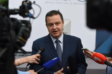 Dačić dodelio izbeglicama ključeve 30 stanova u Loznici