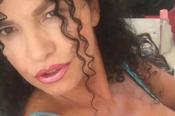 (FOTO) VRELA KO AFRIKA! Lidija Vukićević u NAJBRUTALNIJEM izdanju do sada: Telo se cakli,nauljene grudi ispadaju iz bikinija!