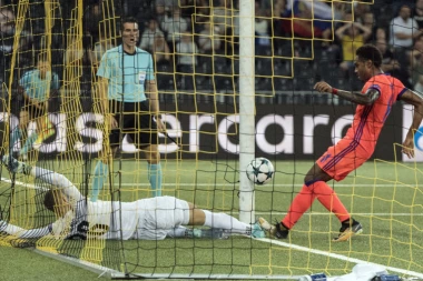 (VIDEO) KOMEDIJA U BERNU: Jang bojs smešnim autogolom u 91. minutu verovatno ostao bez LŠ!