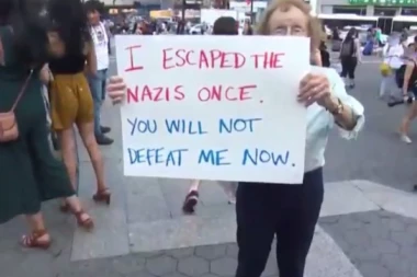 BAKA HEROJ: Evo zašto je starica postala simbol protesta protiv neonacista u Njujorku!