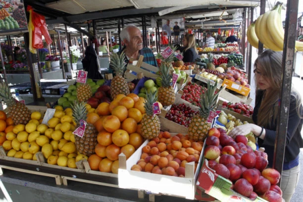 Srbija se polako vraća u normalan tok: Pijaca u Sremskoj Mitrovici ponovo radi