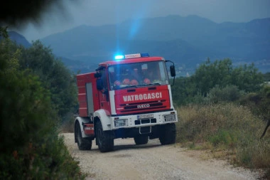 VELIKI POŽAR U SUBOTICI: Vatra buknula blizu granice sa Mađarskom