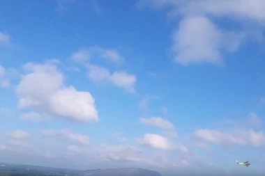 Telefon u slobodnom padu iz aviona: Snimio ceo put do zemlje