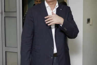 ŠUTANOVAC ISPROZIVAO OBRADOVIĆA: Medeni mesec prošao, Boško shvatio da ima više koristi bez Đilasa!