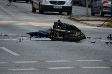 STRAŠNA NESREĆA U CENTRU GRADA: Motociklista (21) usmrtio devojku (20) na pešačkom prelazu
