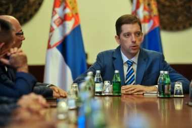 Umnik neprijatan svedok za licemerne sile sa Zapada