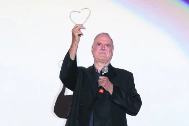 Montipajtonovac Džon Kliz publiku nasmejao do suza