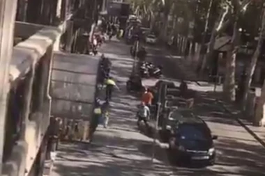 KOMBI ULETEO MEĐU LJUDE, 13 MRTVIH: ID stoji iza napada u Barseloni